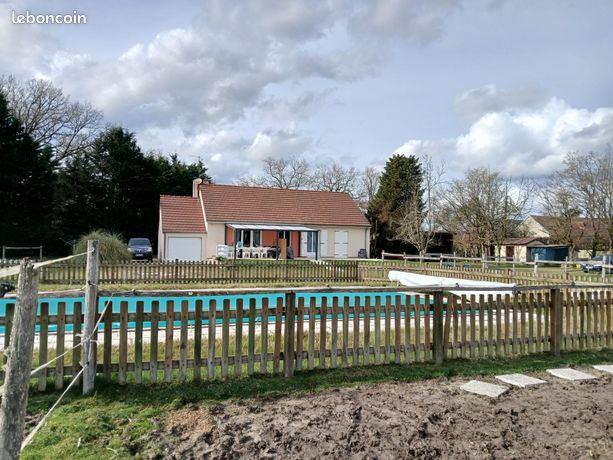 Maison avec grand terrain et piscine