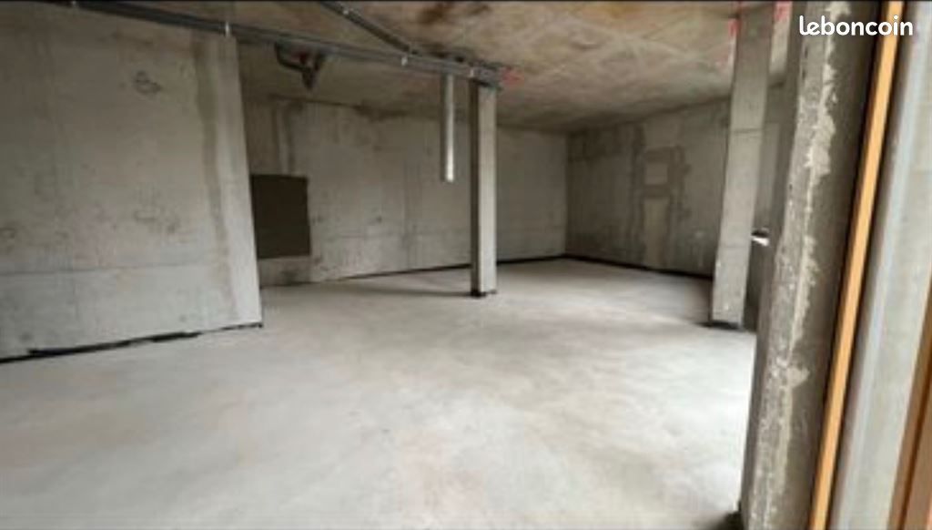 Boutique 79 m² ST MAUR DES FOSSES (image 2)