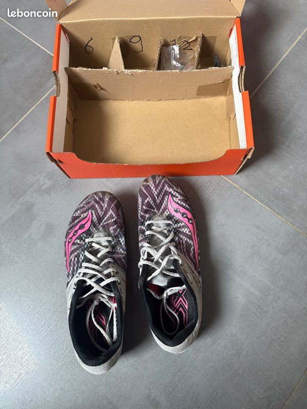 Chaussure athlétisme pointe 38,5 (image 1)
