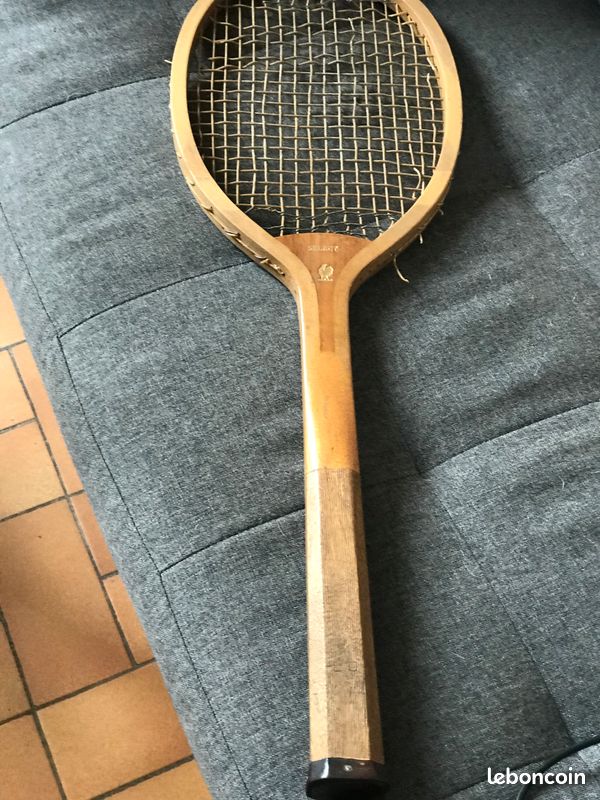 958 Images et Photos de Old wood tennis racket Libres de Droits