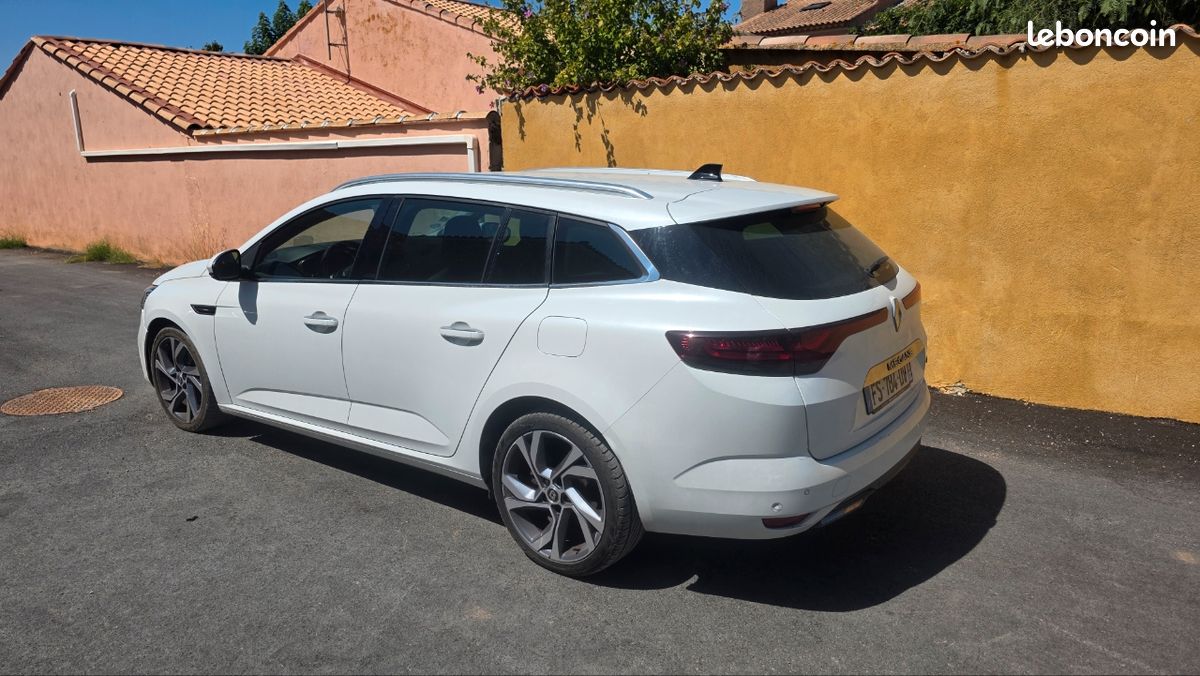 Renault Mégane Estate E-Tech Plug-in 160 R.S. Line – Bose (image 2)