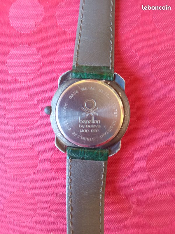 Ubiq Dual, une montre colorée à l'inspiration vintage Ubiq Dual, une montre colorée à l'inspiration vintage