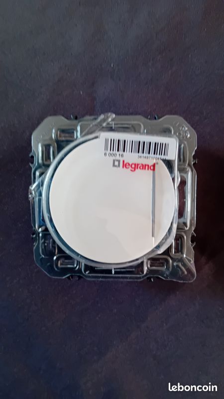 Bouton poussoir avec LED intégrée (image 1)