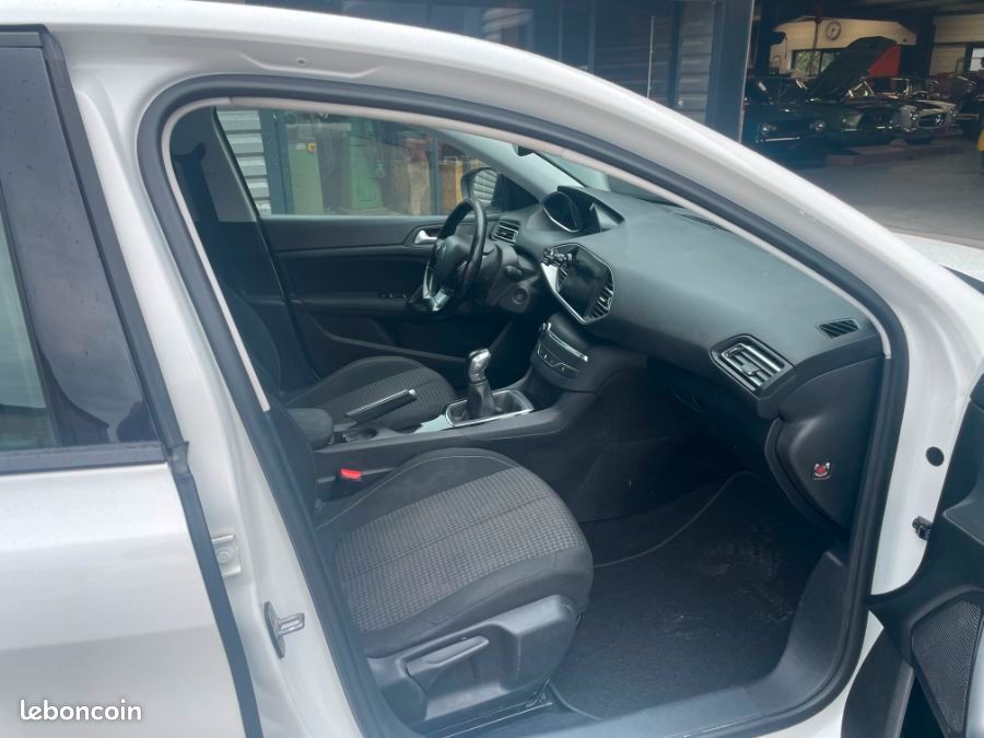 Peugeot 308 AFFAIRE 1.6 BLUE HDi 100 ch (image 3)