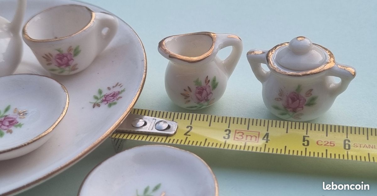 Paire de vases Charles X en opaline peinte à la main époque