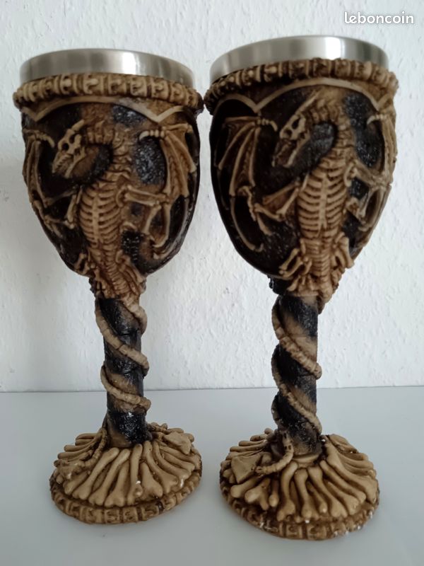 Deux Calices / Gobelets / Coupe à pied motifs dragon (image 3)