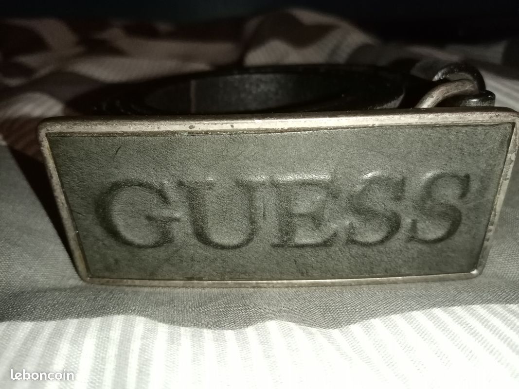 Ceinture GUESS en bon état (image 3)