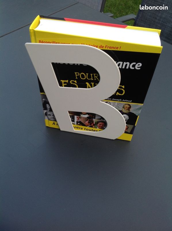 Lot de 2 serre-livres en métal blanc mat, ht: 22,5, la: 15cm - IKEA - Modèle Billy année 1999 - TBE (image 1)