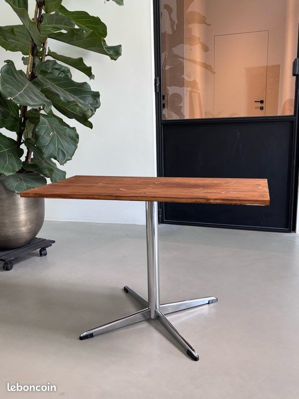 Table d’appoint bar en bois de sapin massif, pied central chromé (image 1)