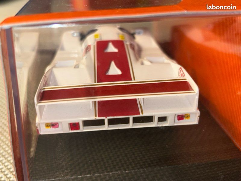 La Porsche 911 blanche miniature pour circuit Artin by Jouef au 1/43e