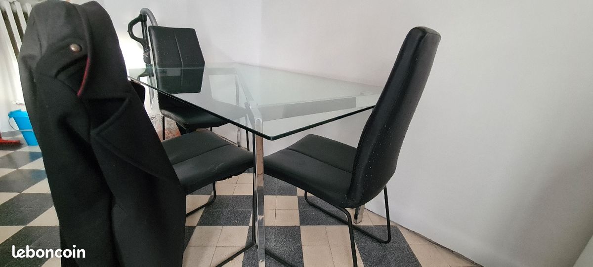 Table en verre (image 1)