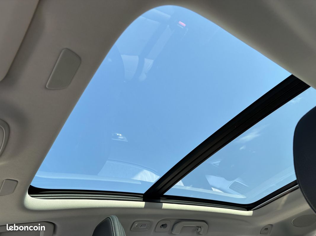 VOLVO V60 Micro hybride essence B4 197 ch DCT7 Ultra Style Dark (image 16)