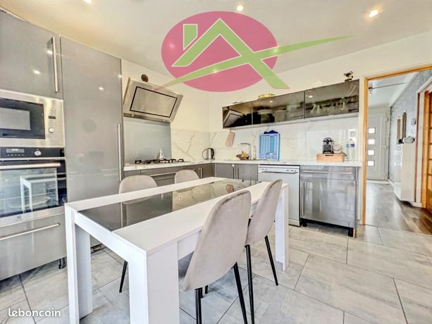 Maison 8 pièces 198 m²