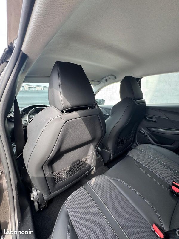 ⭐️⭐️ Peugeot 208 2021 1.5 BlueHdi 100ch BVM6 / 5 places / Intérieur GT LINE / Carplay / Clim / GPS / Radar de recul / Ecran tactile ⭐️⭐️ (image 8)