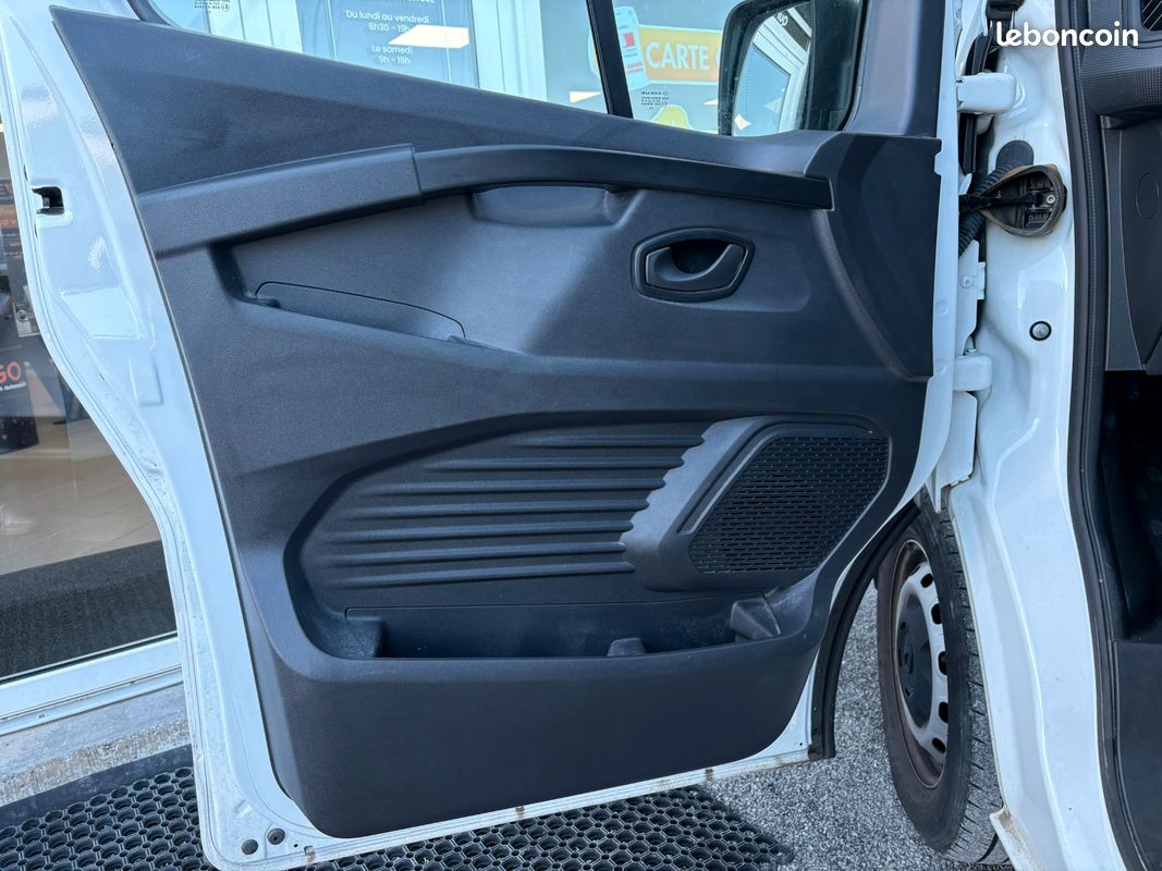 RENAULT TRAFIC VU FOURGON 2.0 BLUEDCI 130 CONFORT L2H1 3000KG / 19 991.67 Ht (image 21)