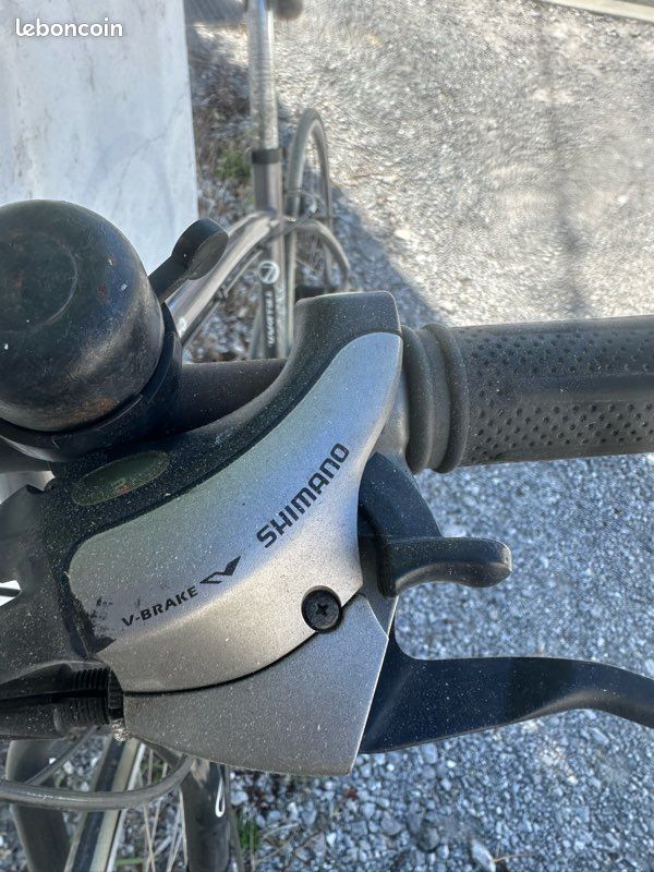 Titre : Vélo Decathlon Triban Road 7 – guidon plat – frein à disque – à réviser (image 4)
