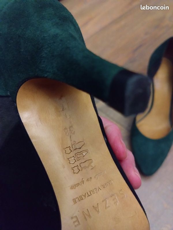 Escarpins BCBGirls Talons Hauts Pointus Vert Foncé (Avocado) Taille 8.5 US - Occasion