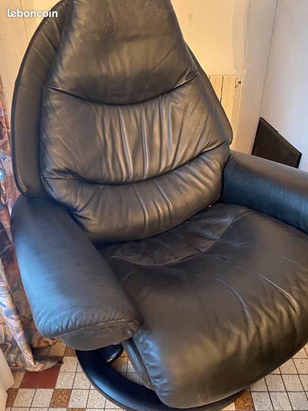 Fauteuil Stressless en cuir et son repose pieds (image 2)
