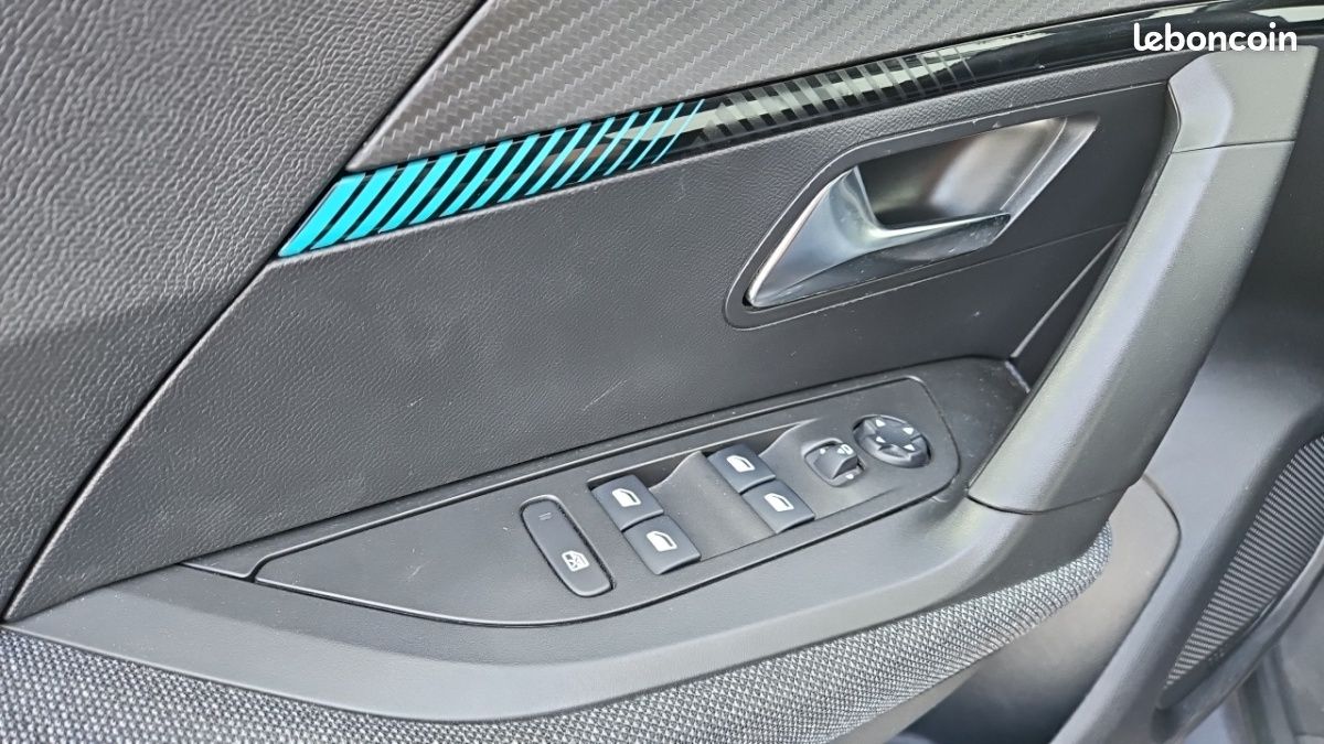 Peugeot 2008 PURETECH 130 SS EAT8 STYLE (image 24)