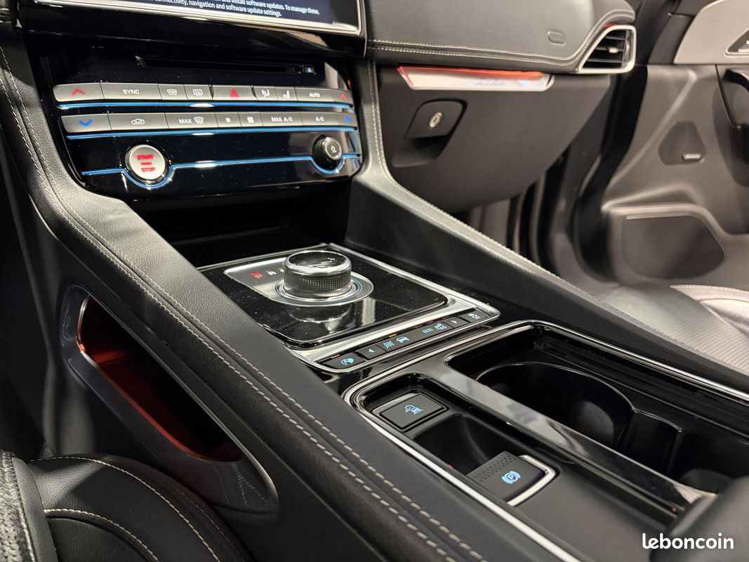JAGUAR F-PACE 3.0i V6 Suralimenté 380 BVA Stop/Start AWD S (image 9)