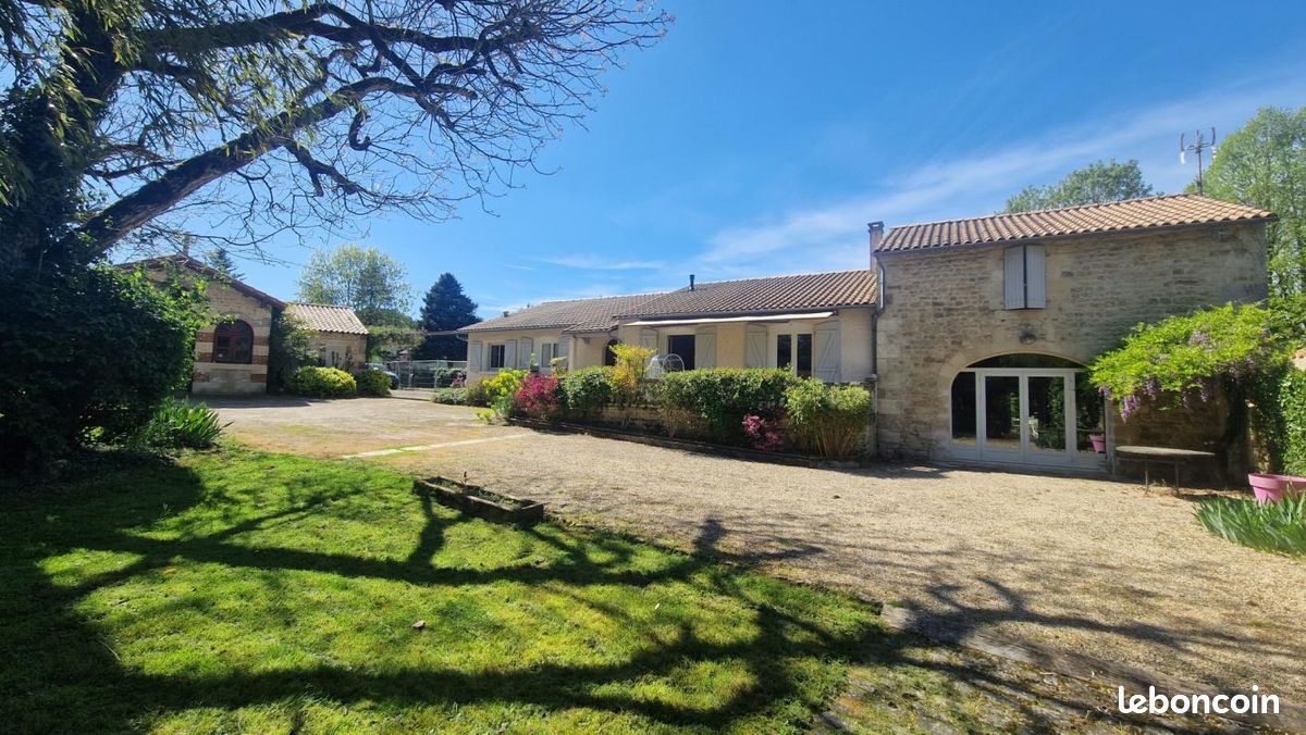 Maison 7 pièces 201 m² · à Vouillé · 201 m² · 390 000 €