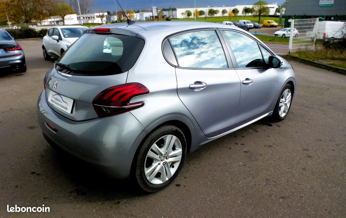 PEUGEOT 208 1.5 BlueHDi 100ch E6.c Signature 5p GARANTIE 12 MOIS (image 3)