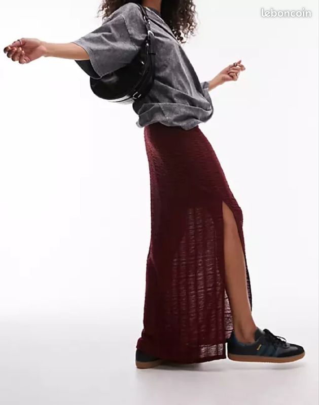 Jupe longue neuve
Couleur bordeaux
Taille 38
A venir récupérer à Petite île (image 1)