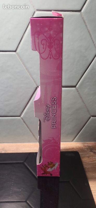Vend poupee neuve Cendrillon (image 3)