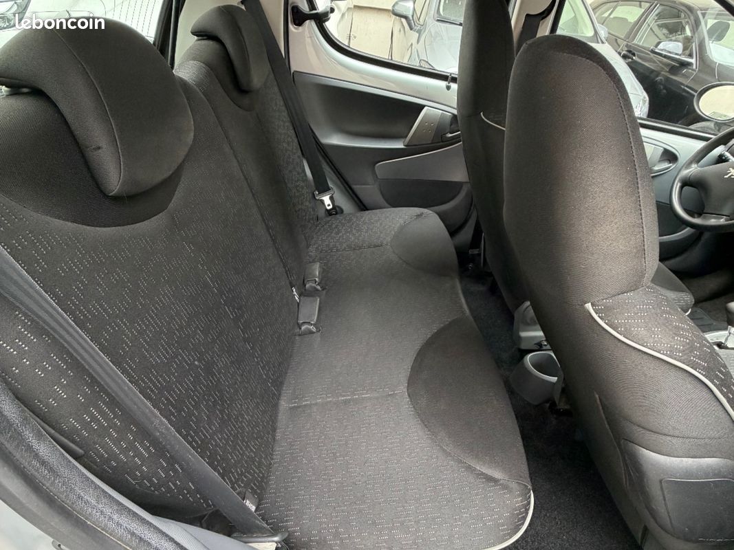 PEUGEOT 107 1.0e 12V 68ch BLUE LION Automatique (image 10)