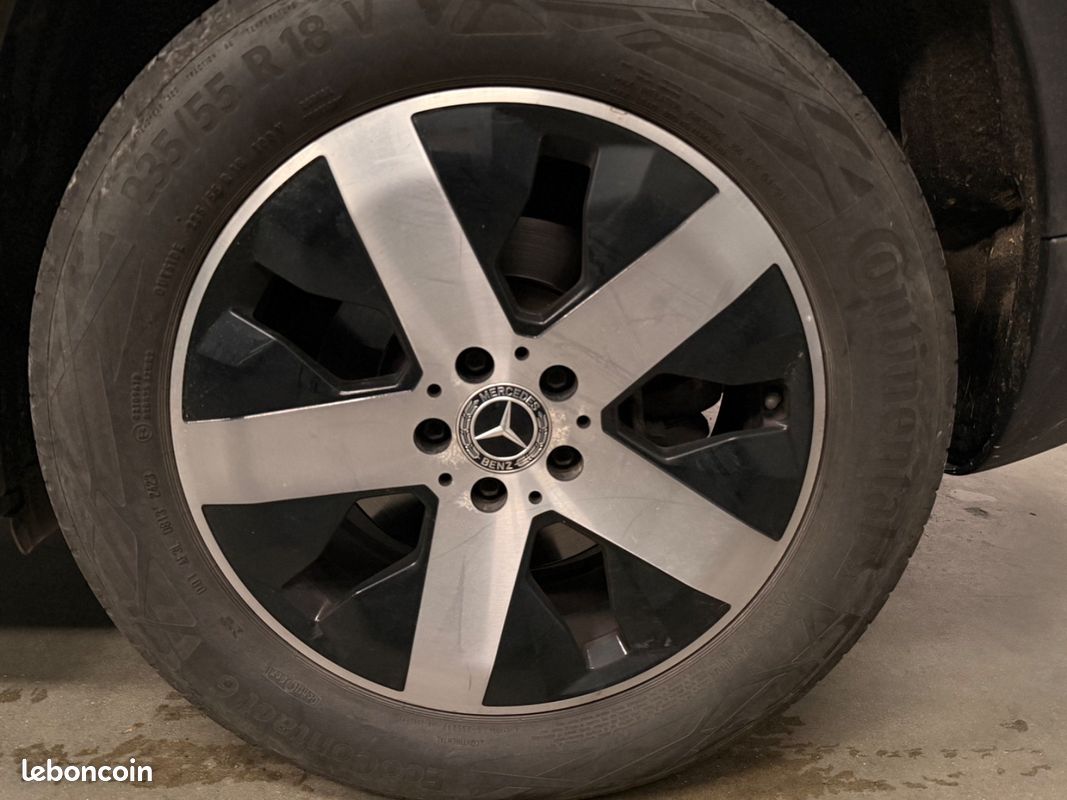 Mercedes GLB 200 d 8DCT / TOIT OUVRANT PANO / SIEGES CHAUFFANTS AV / GRAND ECRAN / CAMERA RECUL / 7 PLACES (image 36)