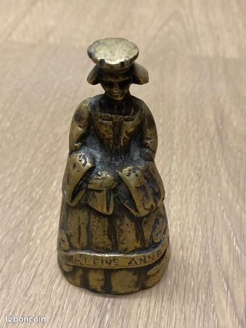 CLOCHE DE TABLE, Clochette Religieuse En LAITON à Décor De Croix Art