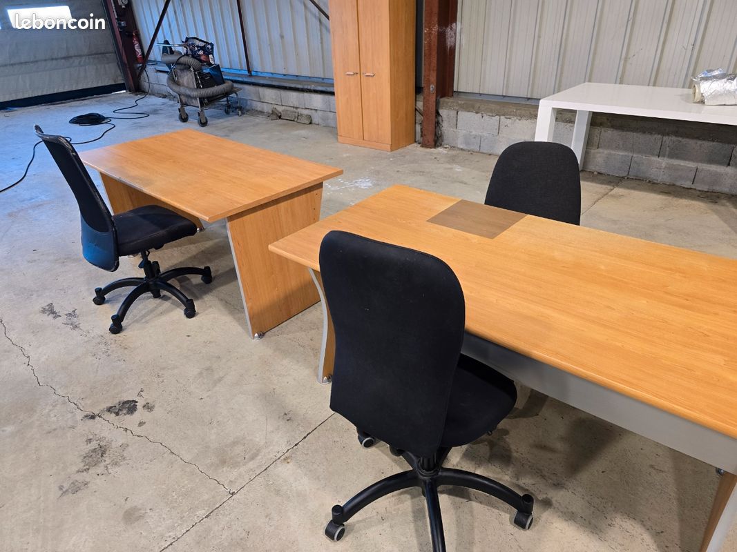 Bureaux et chaise (image 2)