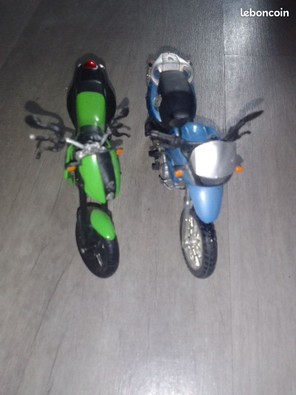 2 motos trails miniatures collections Maisto 1:18 (image 2)