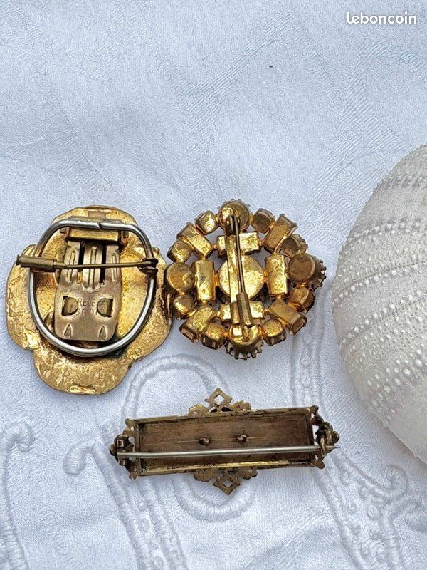 ANCIENNE BROCHE PLAQUÉ or sertie d'un Camée décor d'une femme à l'antique EUR 69,90 - FR