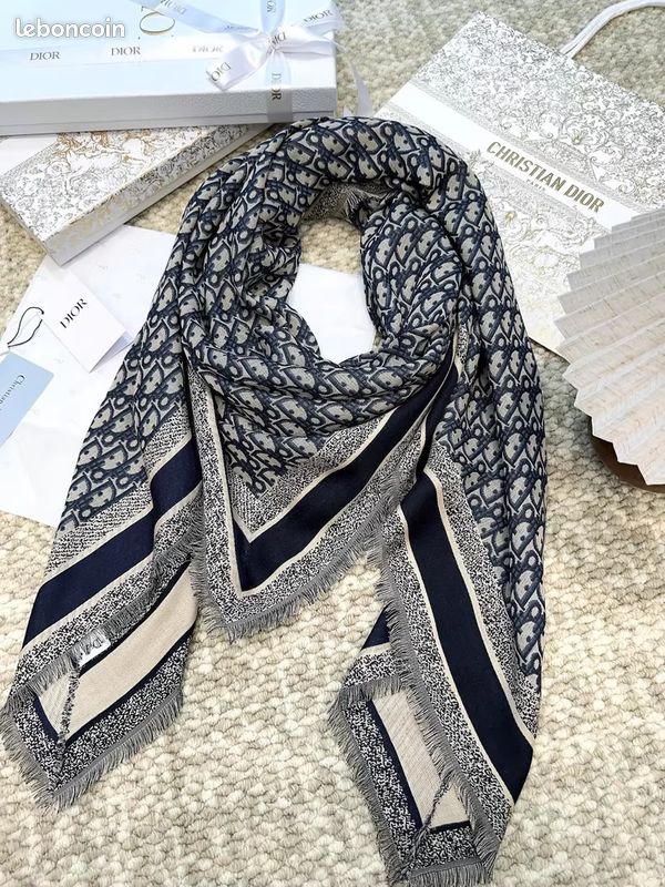 écharpe Dior (image 1)