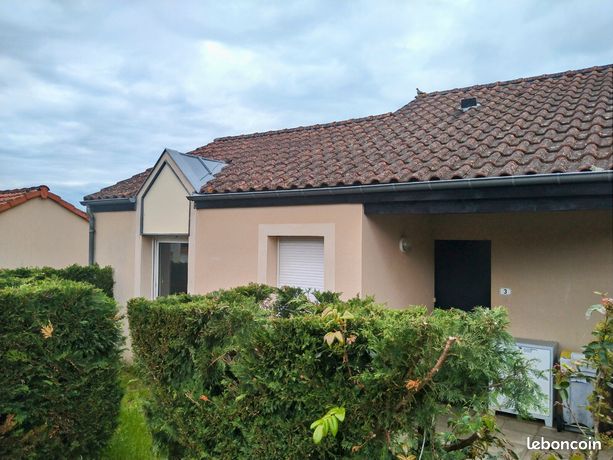 Lezoux maison T3 refait à neuf climatisée avec terrain et terrasse et abri de jardin