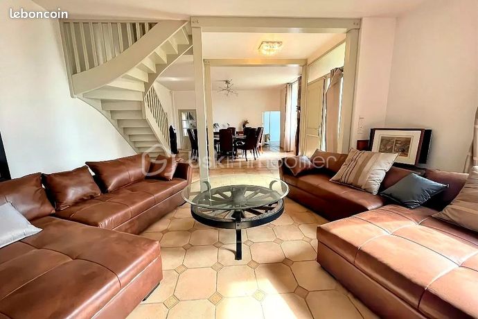 Maison 7 pièces 273 m²