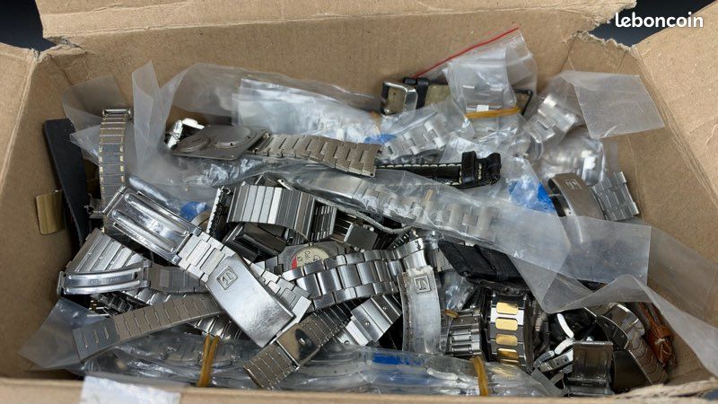 Lot de 3kg de bracelets de montre métal éléments link boucle, boucles Tissot pour horloger ou atelier d’horlogerie (image 1)
