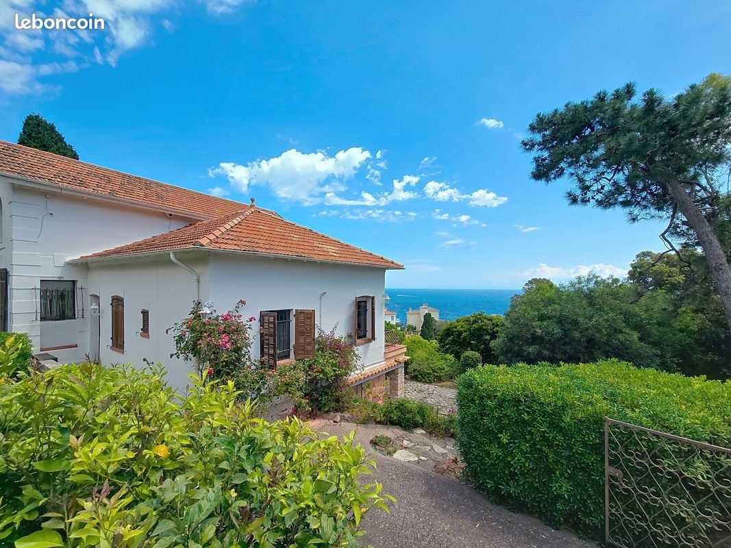 Maison 5 pièces 100 m² · à Saint-Raphaël · 100 m² · 2 500 €/mois
