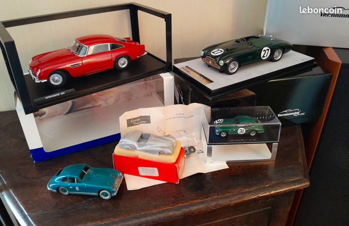 Miniature Aston Martin DB2/4 Cabriolet 1959 - Spark 1/43 - Rouge - Résine