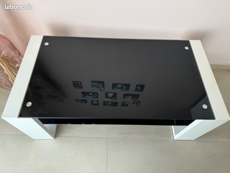 Table basse noire et blanche (image 3)
