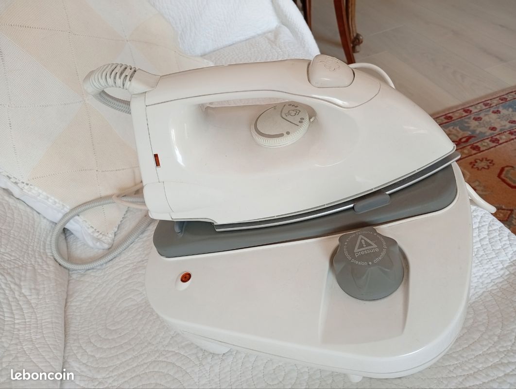 Ancien fer à repasser de voyage Morphy Richards 41300 double