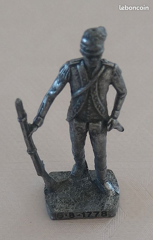FIGURINE ANCIENNE EN METAL PLOMB OU ALU GUERRE N° M40