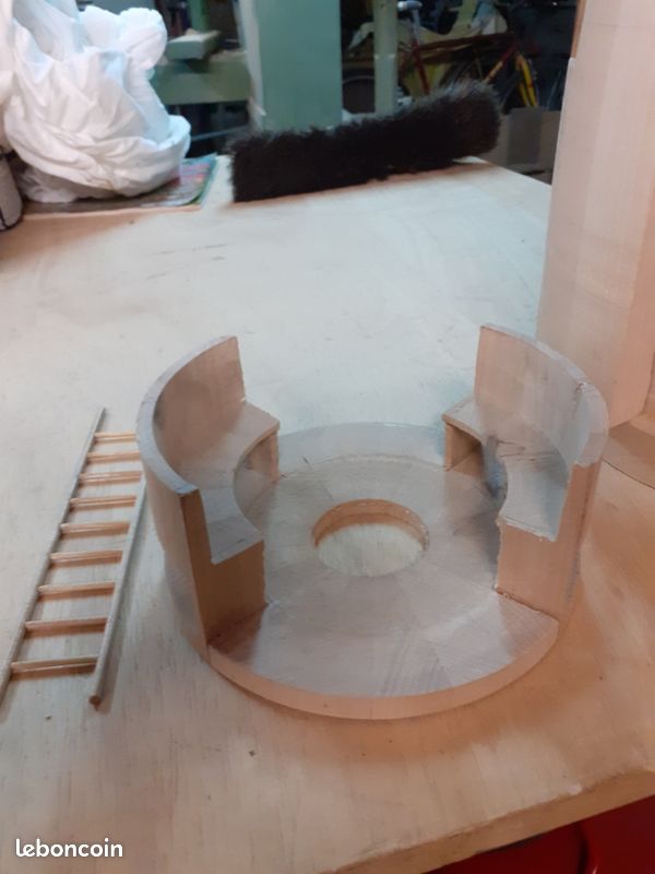 Fusée de Jules VERNE (maquette en bois) (image 5)