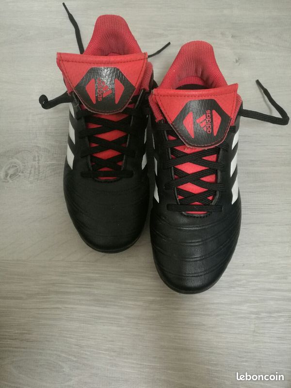 Paire de baskets de foot à crampons (image 1)
