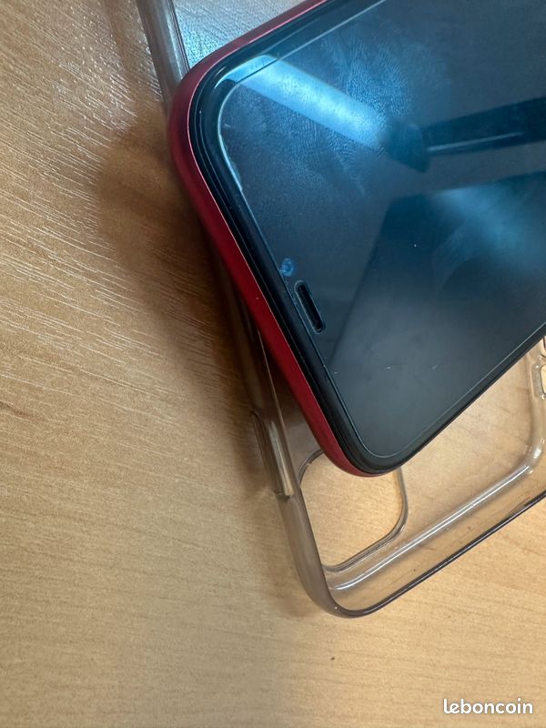 IPhone 11 rouge (image 1)