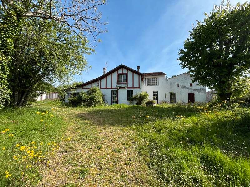 Maison 9 pièces 270 m² · à Mirambeau · 270 m² · 169 087 €
