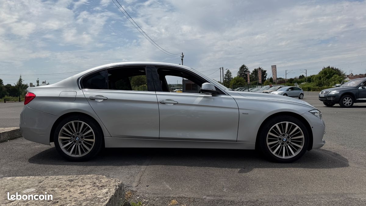 BMW SÉRIE 3 318D 150 LUXURY*TOIT OUVRANT + SIEGES CHAUFFANTS ET ELECTRIQUES - CAMERA 360 - AFFICHAGE TETE HAUTe (image 7)