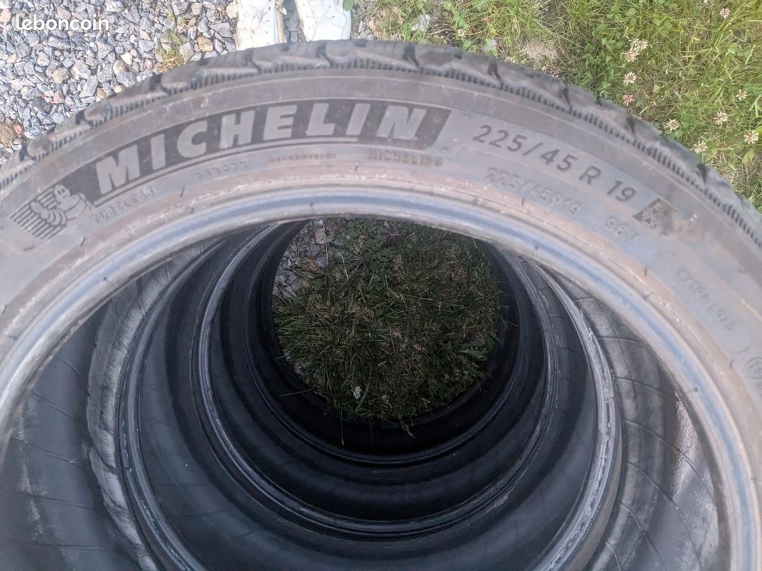 Pneus Neige 225 45 R19 MICHELIN (image 2)