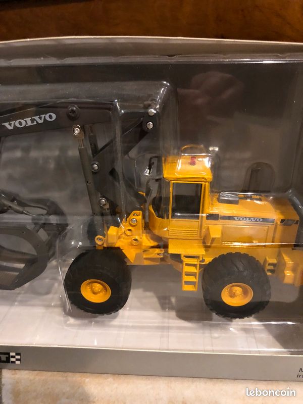 Miniature Motorart 1/50 - New Holland L218 Mini Chargeur Sur Pneus - Réf 13784